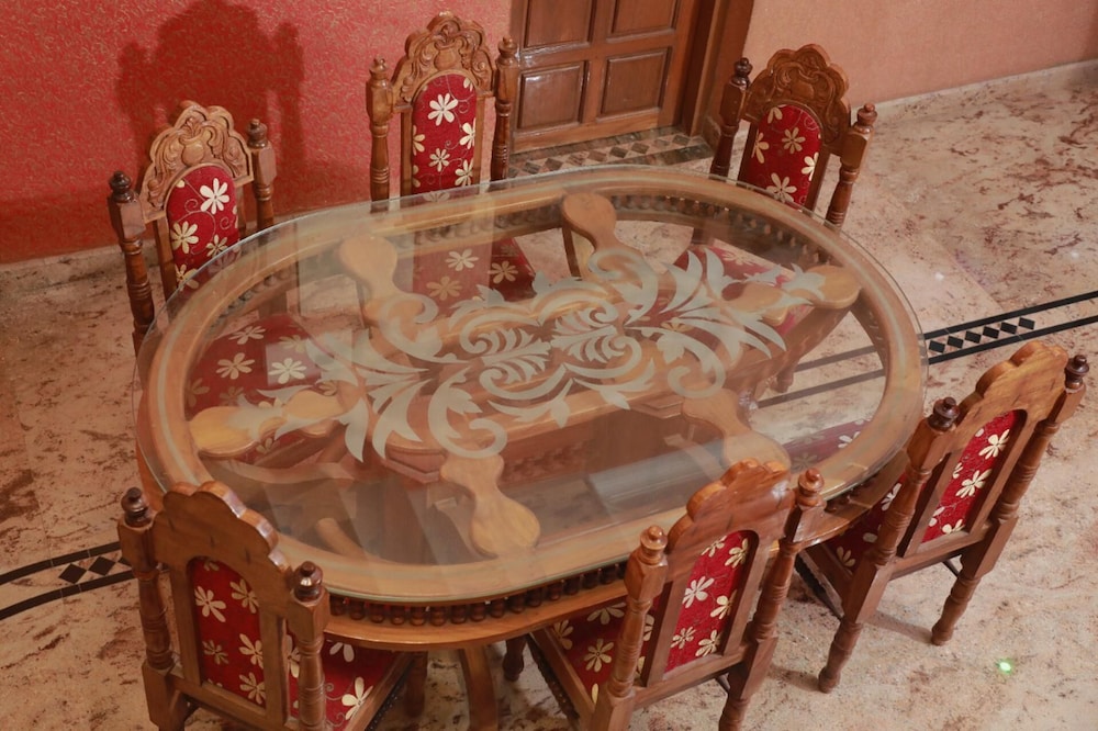 Captivating 5-bed Villa in Vettiyar view 4