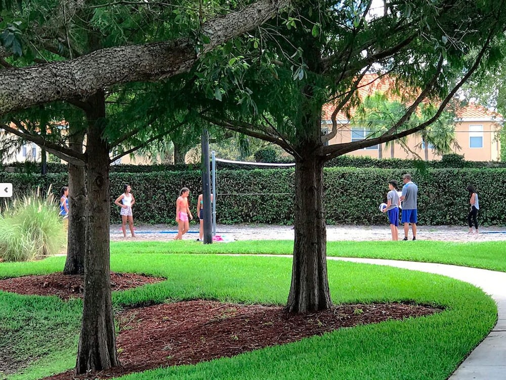 Family Retreat 3 Miles To Disney & Attractions 3 Bedroom Townhouse