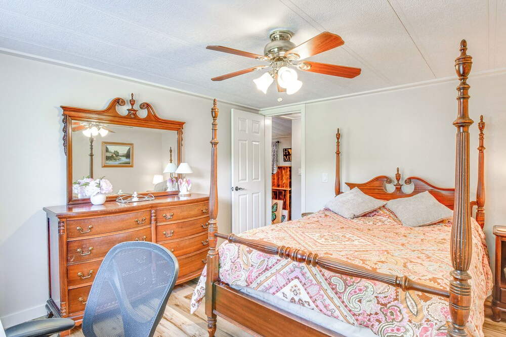 Boat, Fish, Relax: Lake Russell Retreat w/ Dock