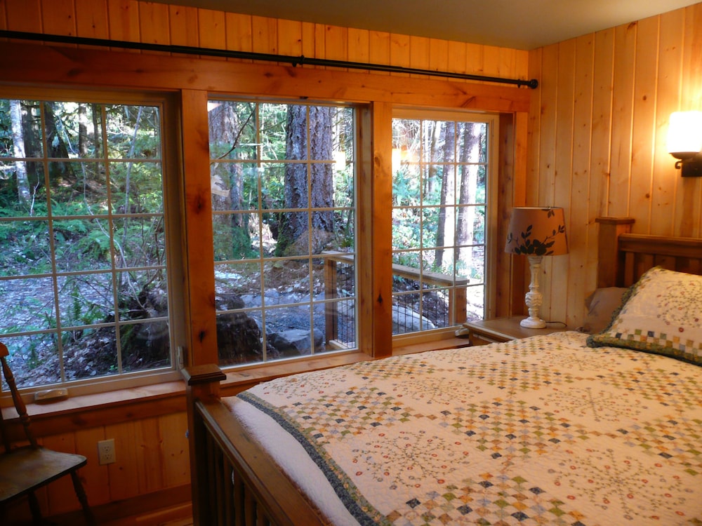 Copper Creek Inn at Mt Rainier