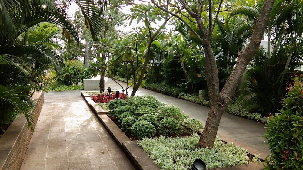 Good Deal And Restful 1Br At Apartment Thamrin Residence