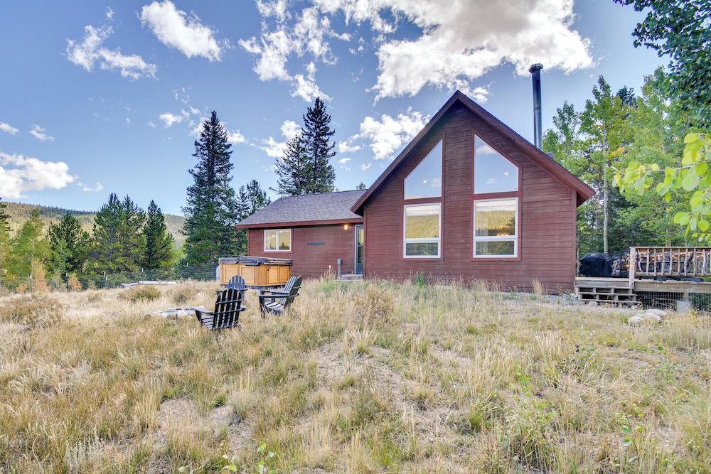Hot Tub & Deck: Cabin Near Dtwn Alma & Breck