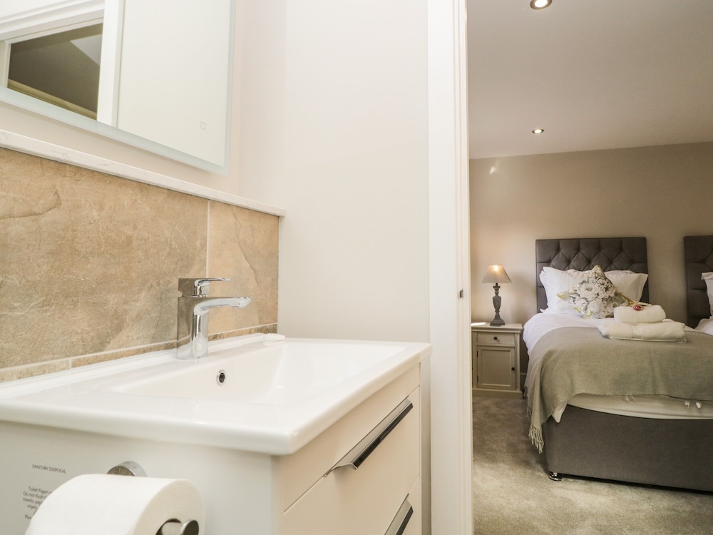 Tarn End Cottages 12