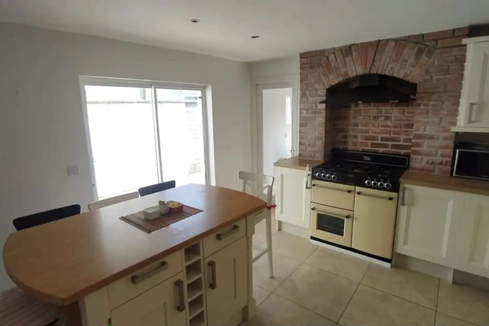 Spacious 4 Bedroom Home in Drumcondra
