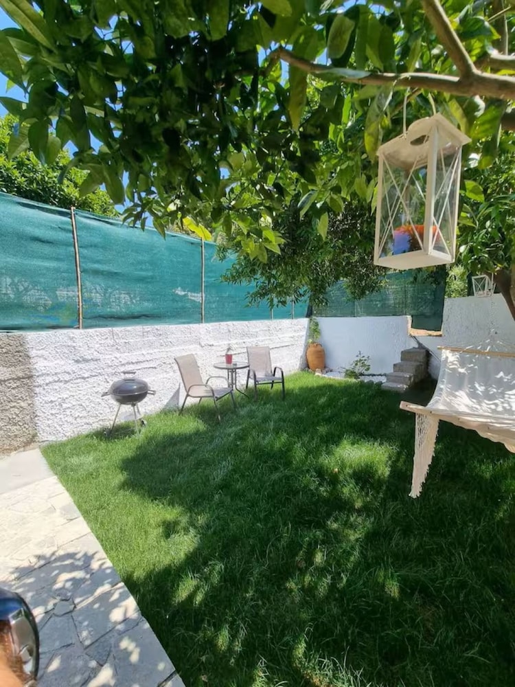 The Garden House in Paradisi