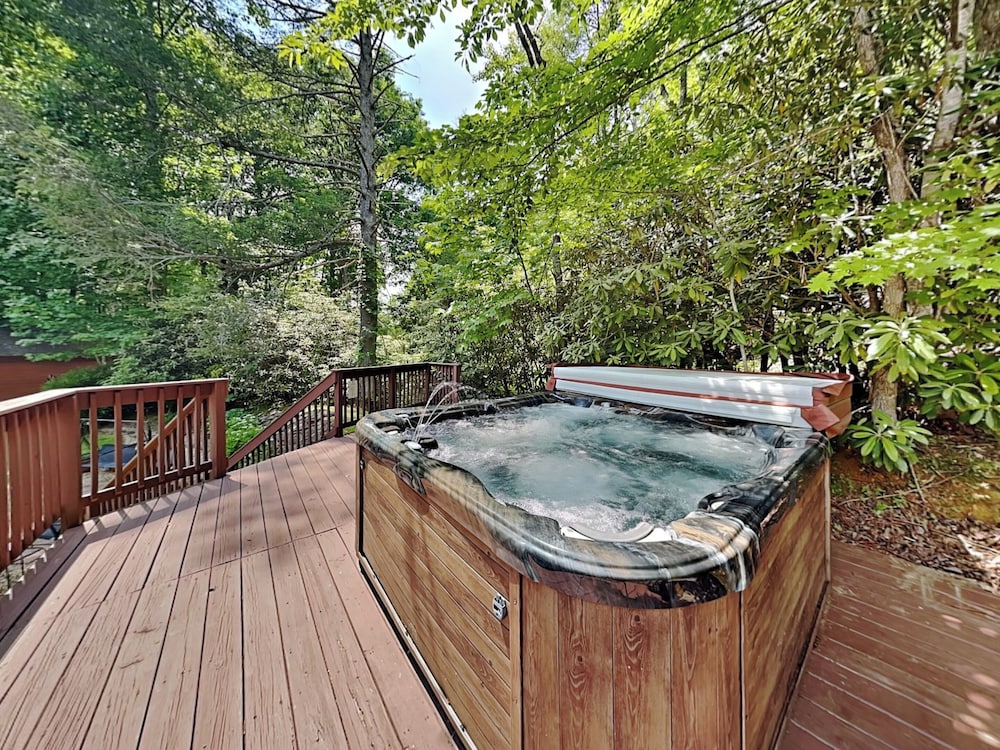 Gatlinburg's Hidden Gem by Jackson Mountain Rentals