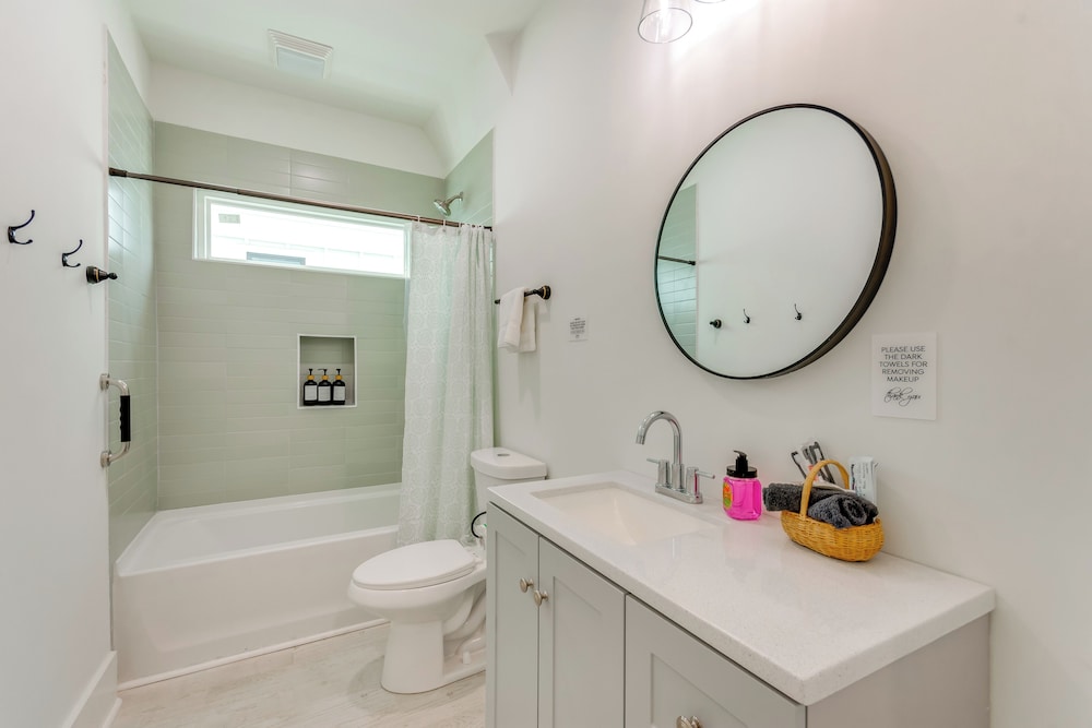 Walk to Beach: Home w/ Ocean View in Navarre!