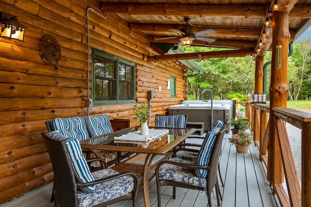 The Bigwood Cabin by Avantstay Hot Tub Firepit Pool Table Private Yard