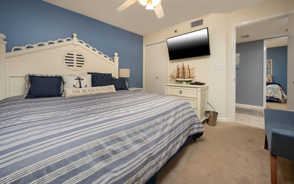 Phoenix Vi 6713 3 Bedroom Condo