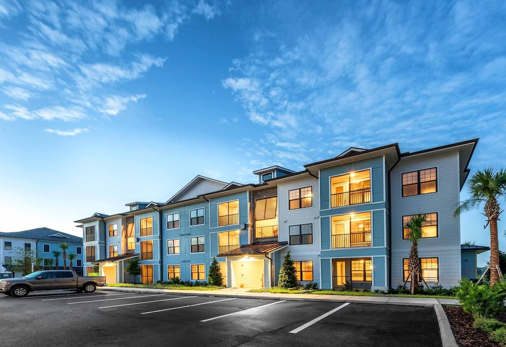 Monarch Apartments 15m to Parks, Pet Friendly, Free Parking by Heavenly Homes