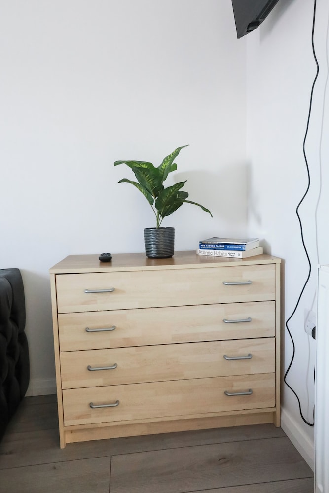 4 Guests - 2 Bedrooms - City Escape Retreat