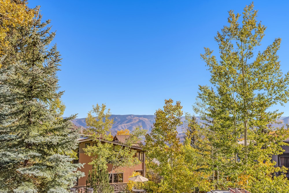 Hotel Laurelwood Condominiums - Image 1