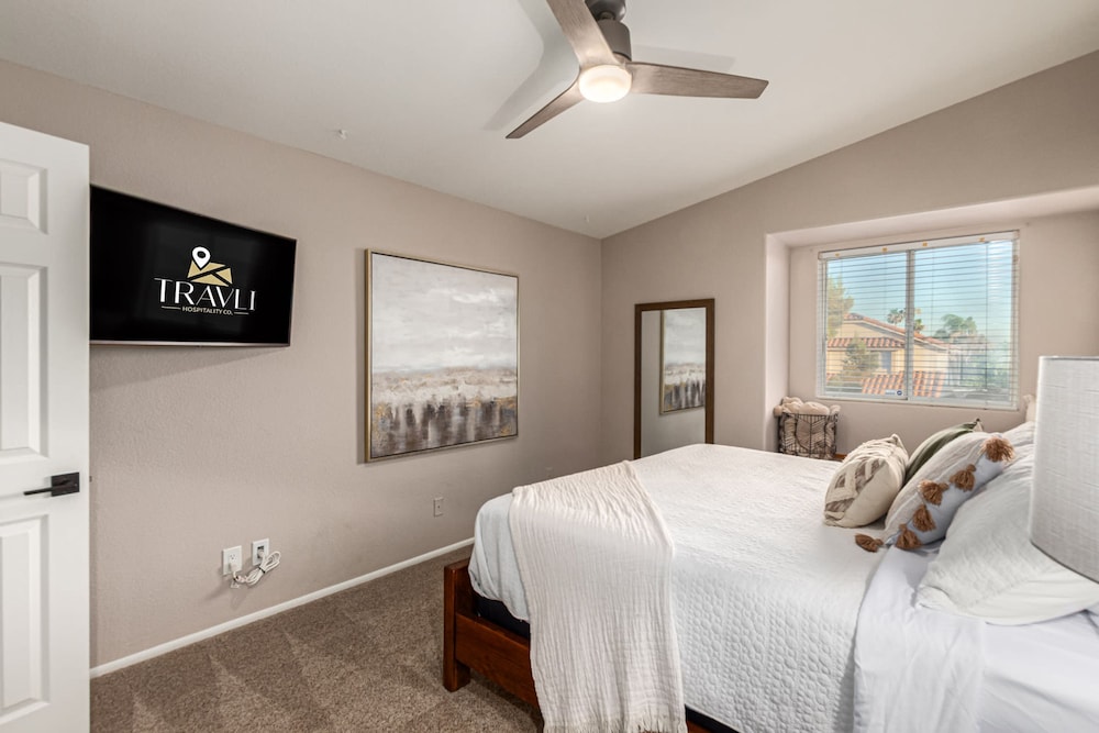 NEW Paradise Park Heated Pool Spa BBQ