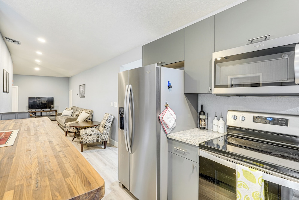 Pasture & Pond Views: Lovely Lutz Apartment