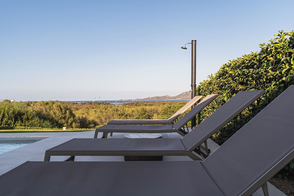 Villa Blue Sphere with Pool by Wonderful Italy