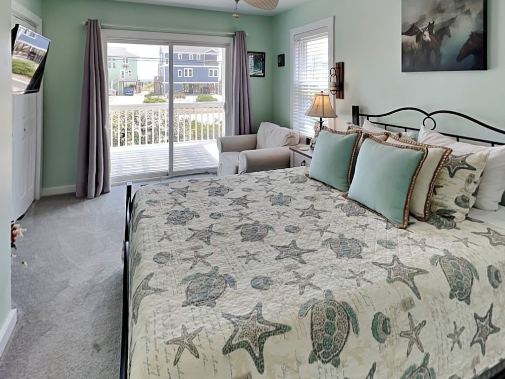 Salty Seahorse by Topsail Realty