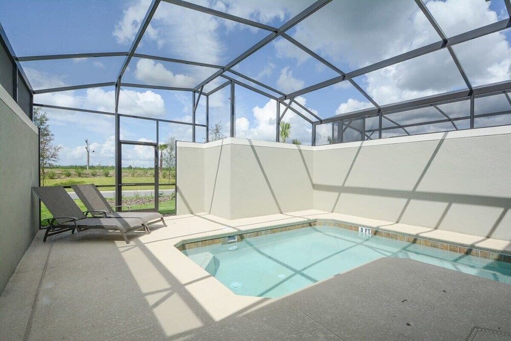 Charming 4bdr Townhome at Storey Lake Resort