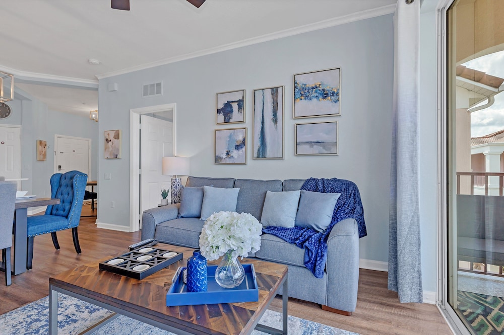 Condo w/ Prime View of Lake, Pool & Fireworks!