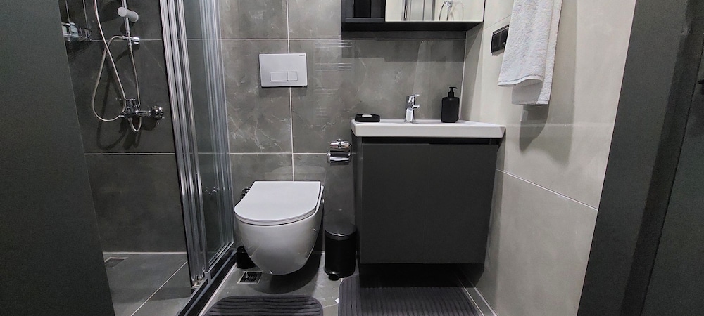 New Flat Large Living Space 6 Close to Lara Beach