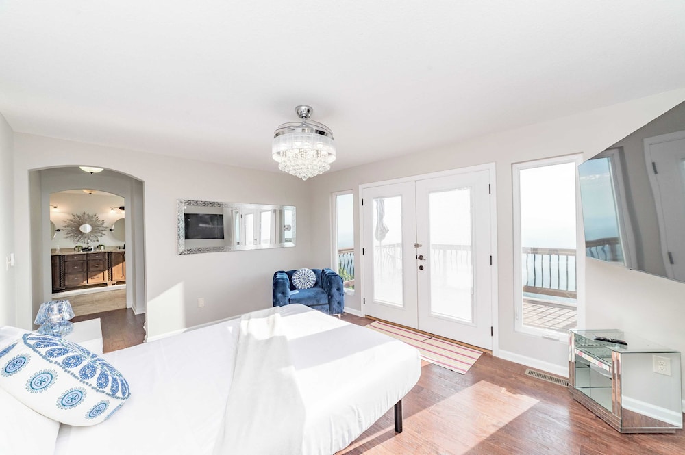 Panorama by Avantstay Unparalleled Views, Deck w/ Hottub, Game Room Pool Table