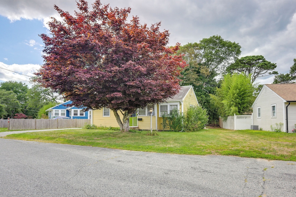 Cozy Cape Cod Cottage < 2 Mi to Beach!