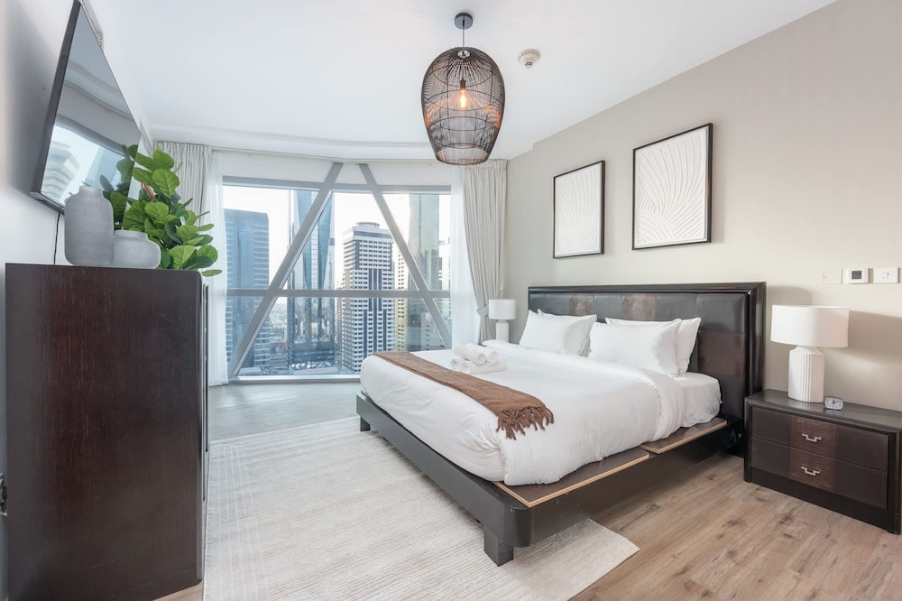 Well-furnished 3 Bedroom in Park Towers Difc