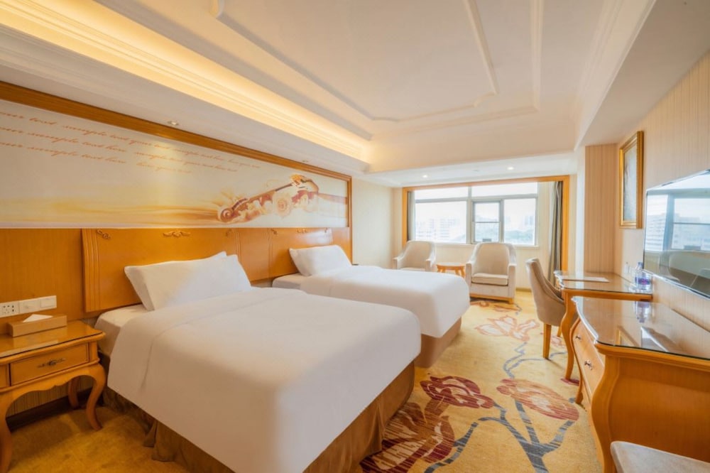 Vienna Hotel Fuyong Exhibition Center