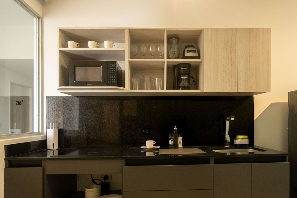 w Radiant 1BR w AC Near Ciudad Amurallada