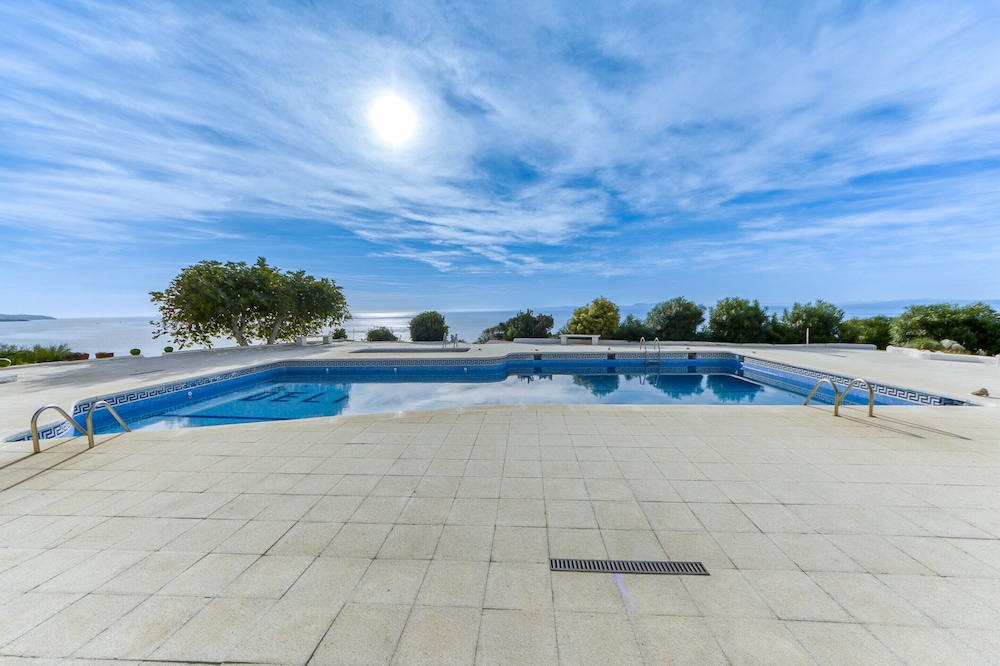 Apartment in Roses With Stunning Beachfront Views