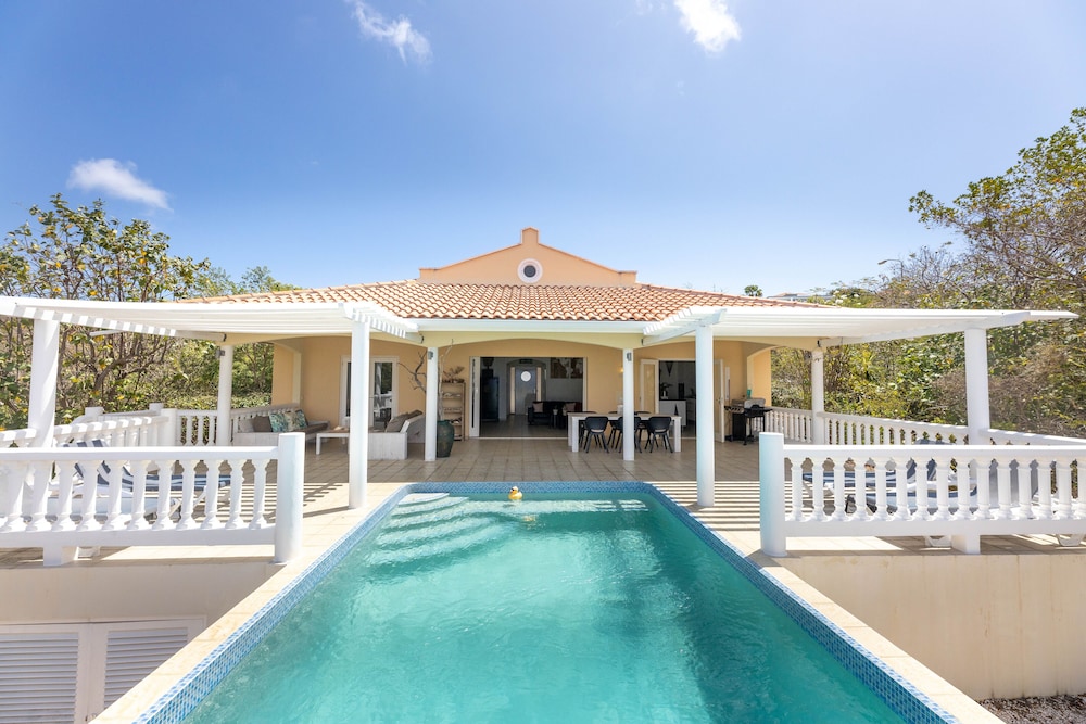 Coral Estate Holidays