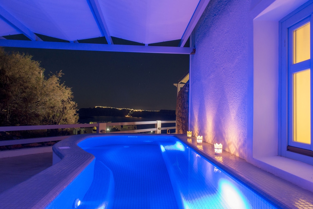 Earino Suites & Villas