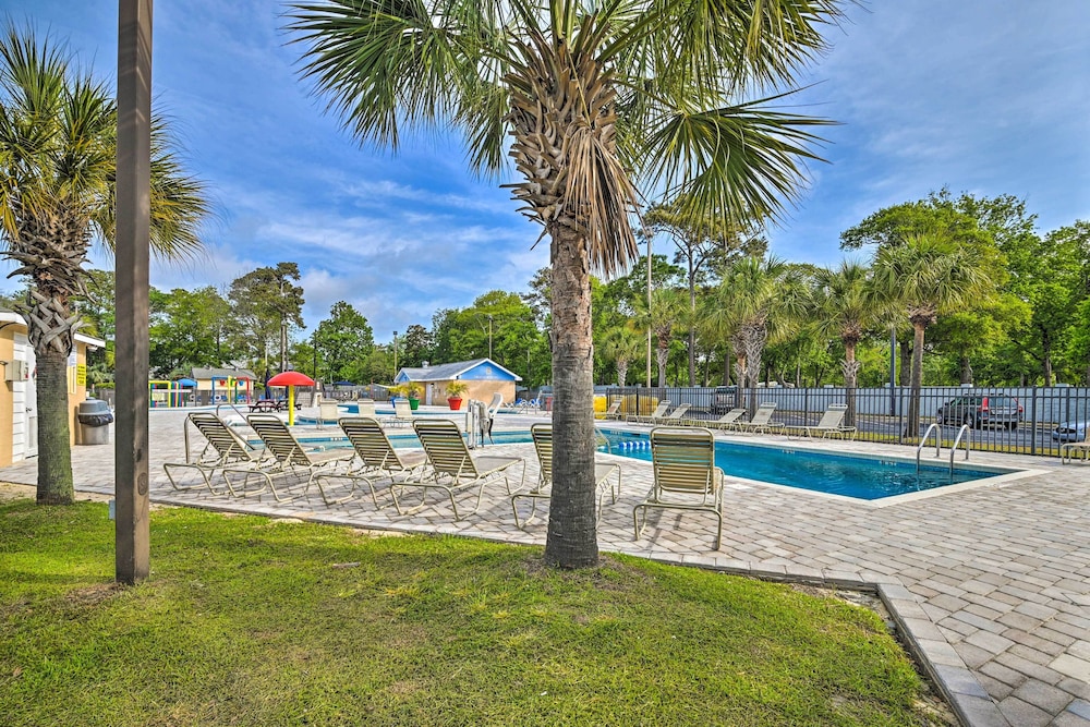 Oceanfront Resort Condo w/ Balcony in Myrtle Beach