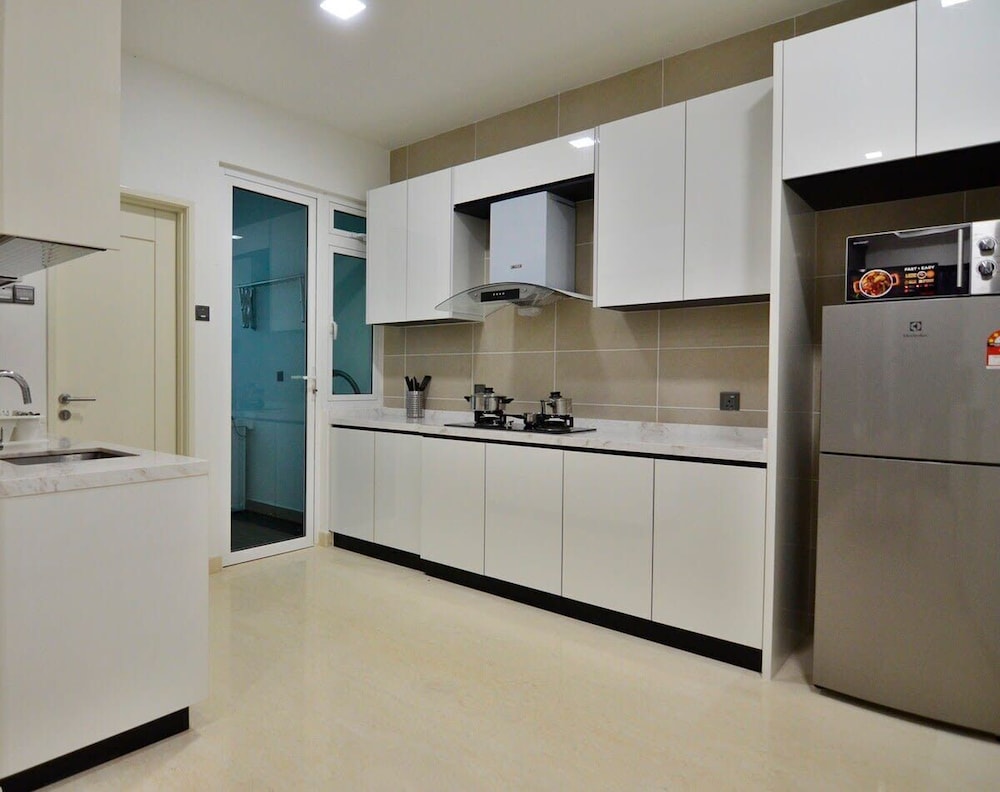 Comfy 2BR Tritower Suite Near JB Ciq, Jbcc & Capri