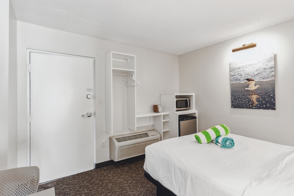 Rehoboth Beach Vacations - Cape Suites Room 3 - Free Parking! 2 Bedroom Hotel Room by RedAwning - Property Image 12