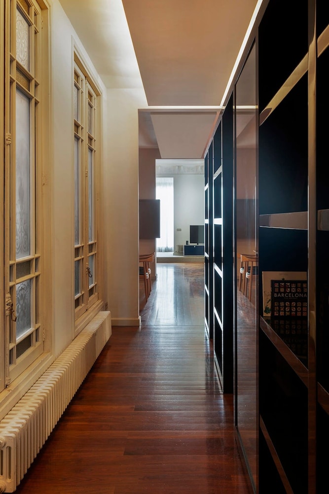 Artist Modernist 3-br Gem Next to Paseo de Gracia