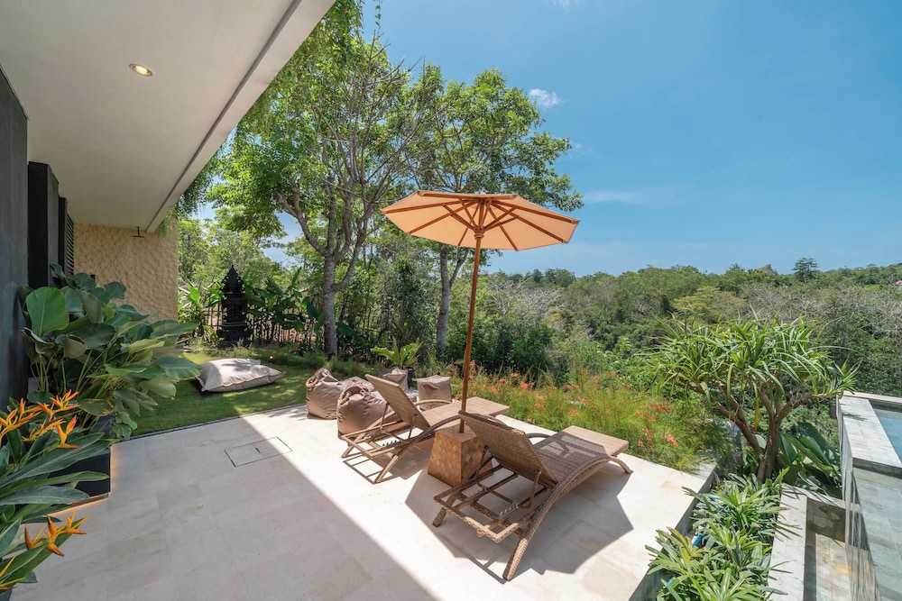 The Luminous Villa Uluwatu