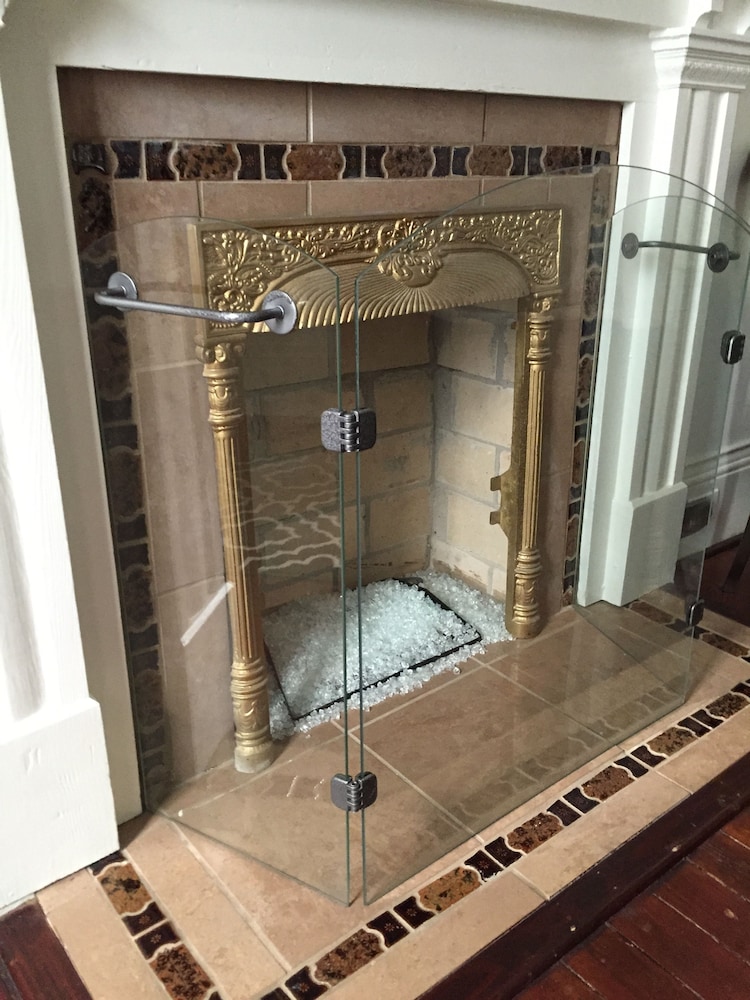 John Thomas Bed and Bath