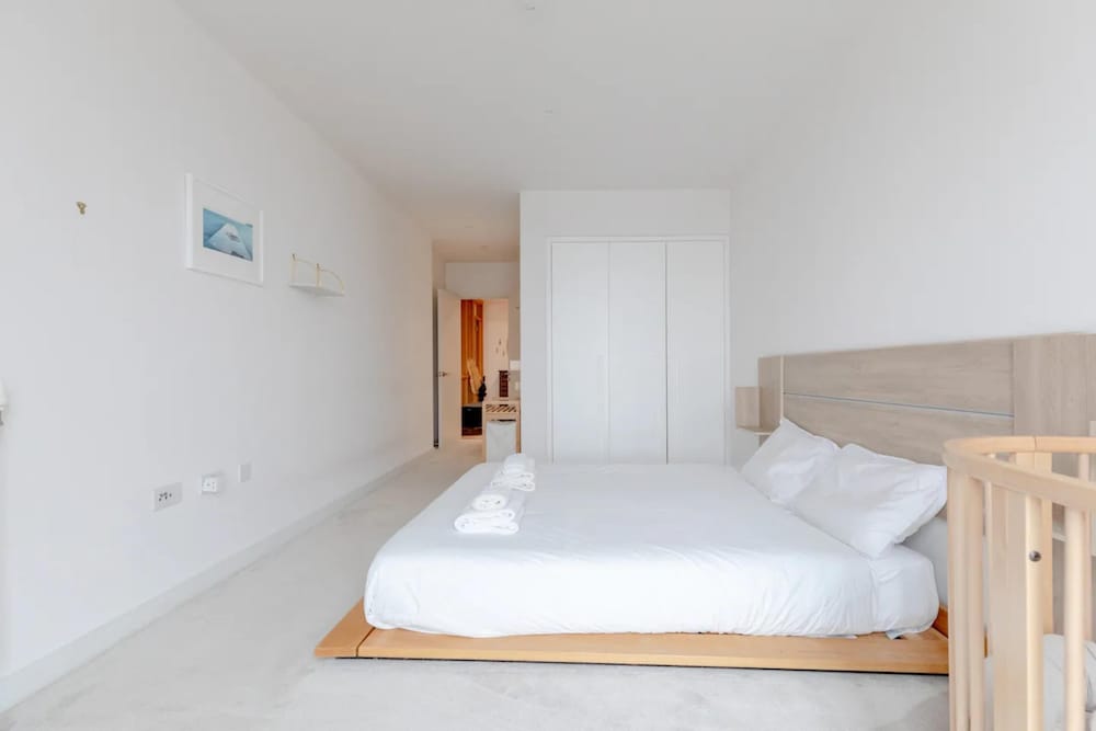 Charm & Convenience 3 Bed Near Excel London