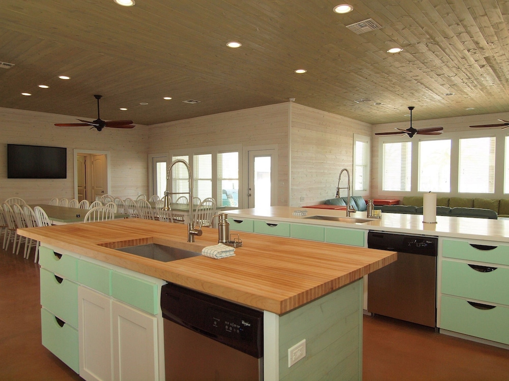 Beach Club Clubhouse 2