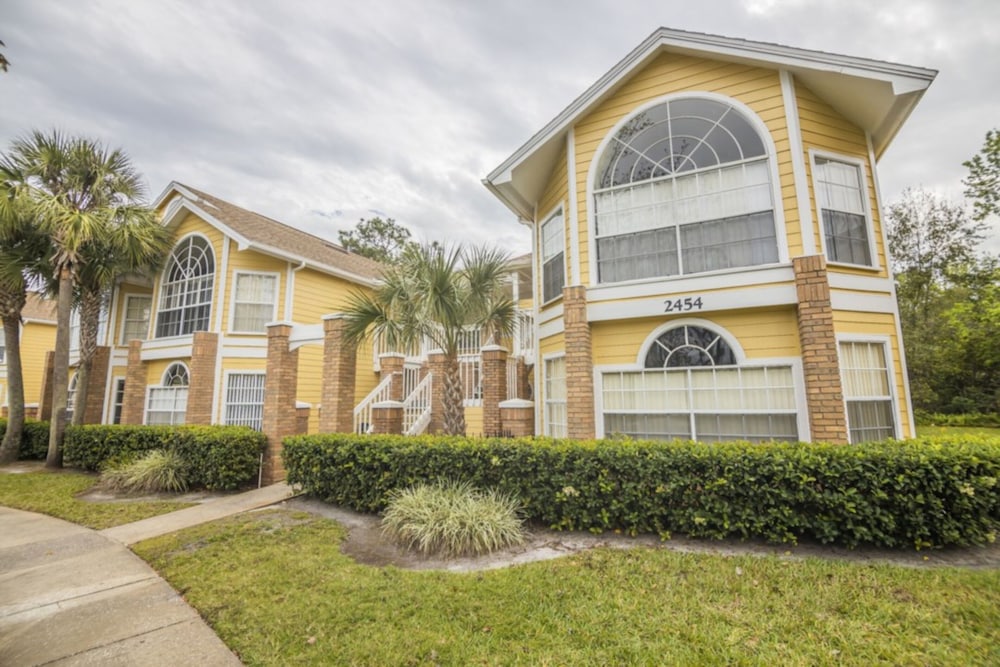 Charles' Sweetwater Club Condo