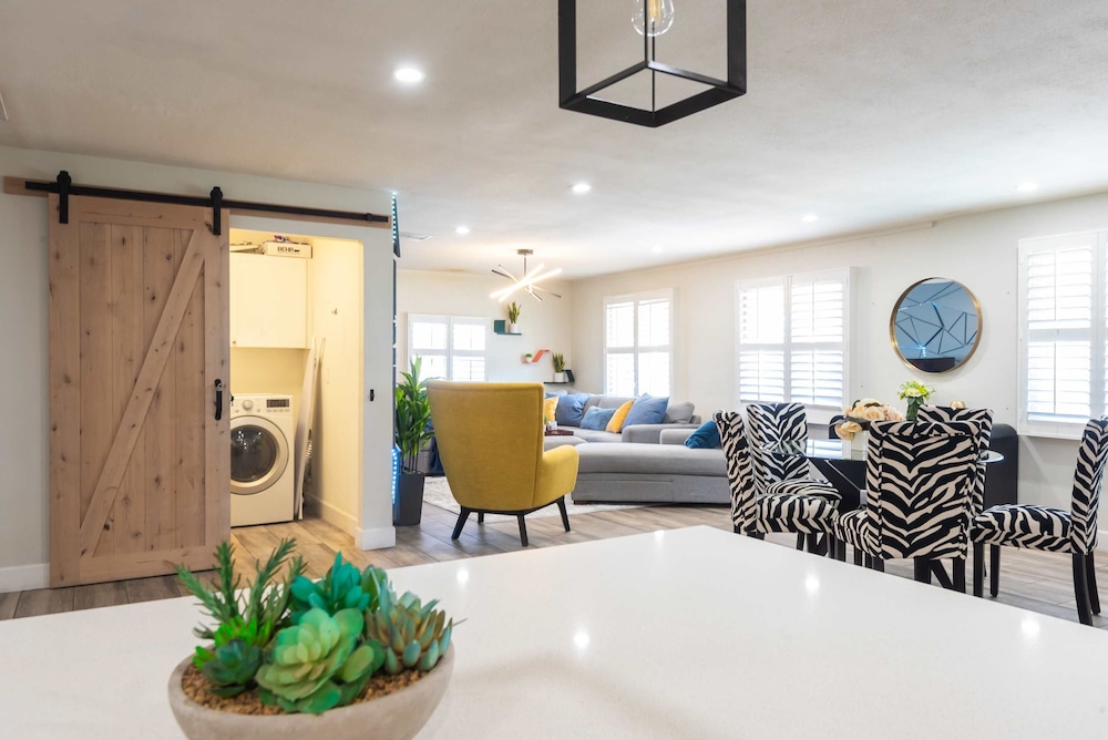 Phoenix 4 BDR Home With Outdoor Entertainment