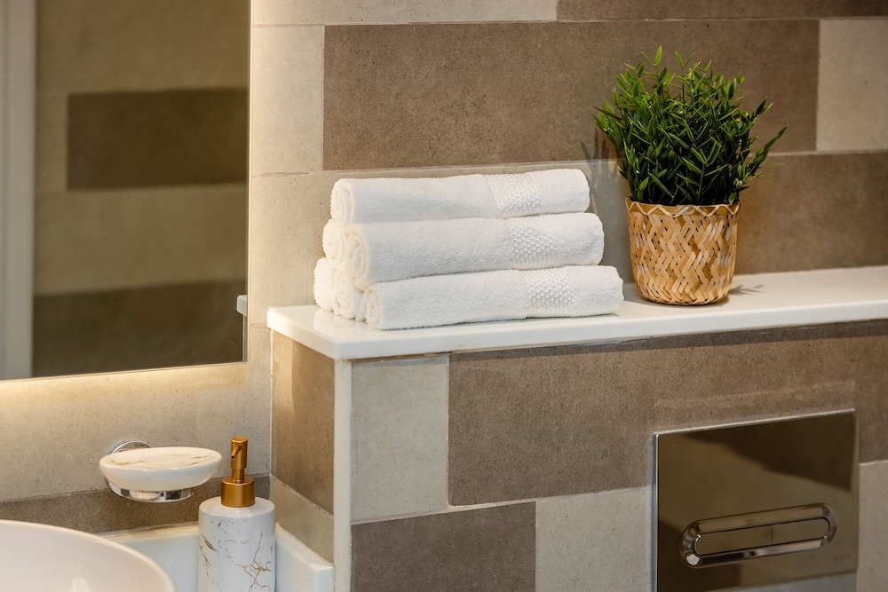 Stylish 1BR in Seven Palm