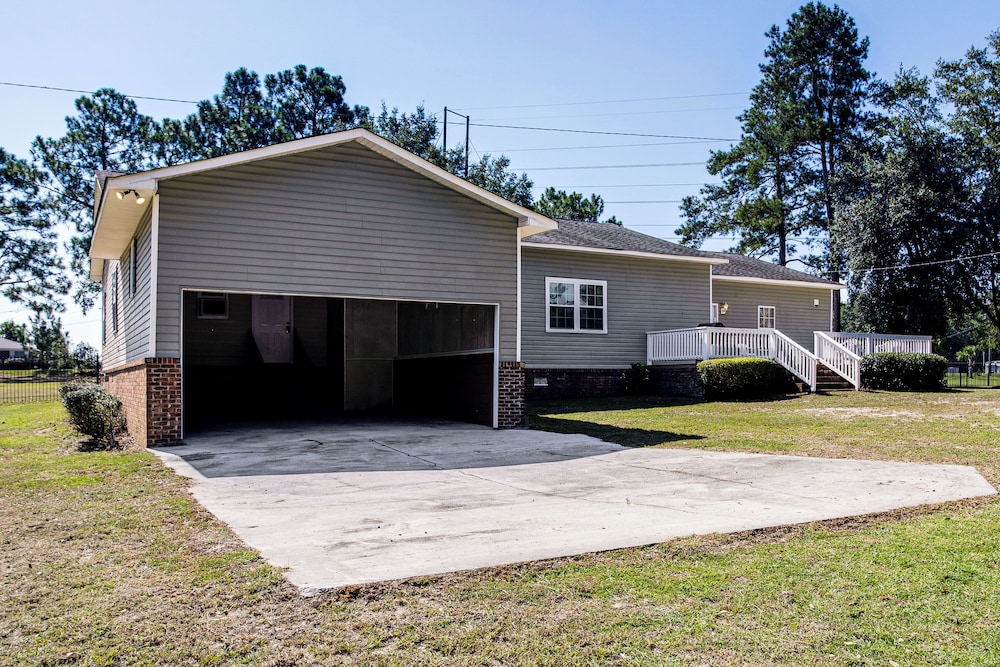 Large Yard & Historic Charm: Orangeburg Retreat!