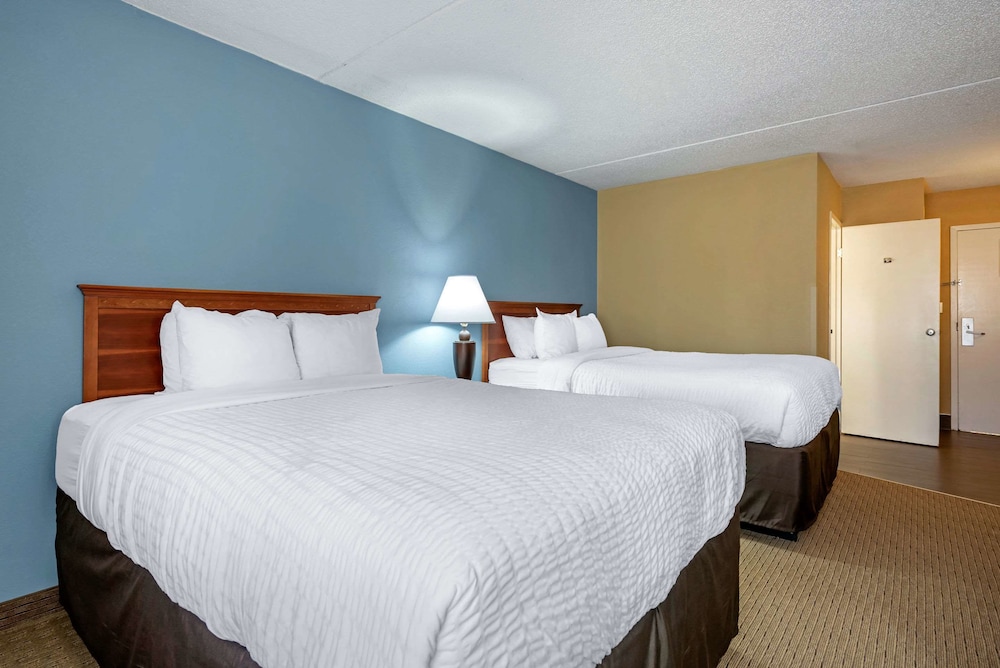 Lexington Vacations - Clarion Hotel Conference Center - North - Property Image 39