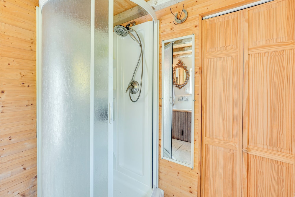 Highland 1850s Studio Barn on Sprawling 4.5 Acres!