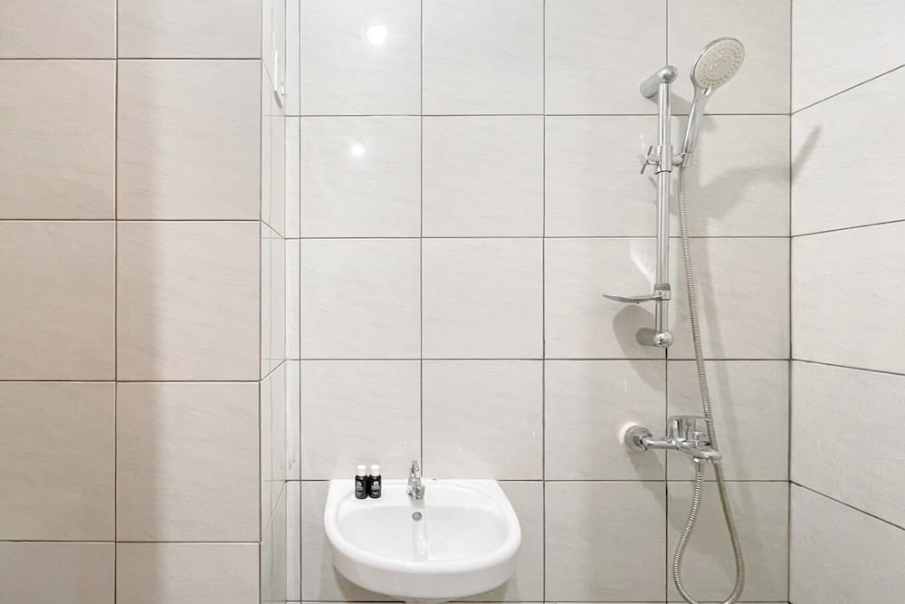 Practical Studio (No Kitchen) Near Unhas Bandaraya - Tallasa City Makassar Apartment