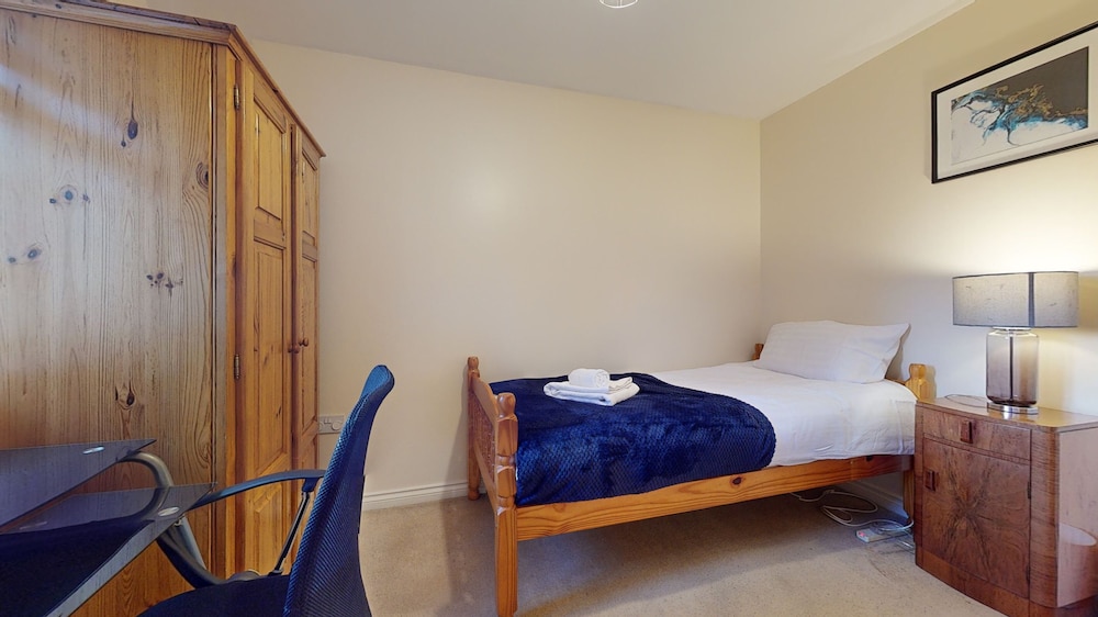 Impeccable 4-bed House in London