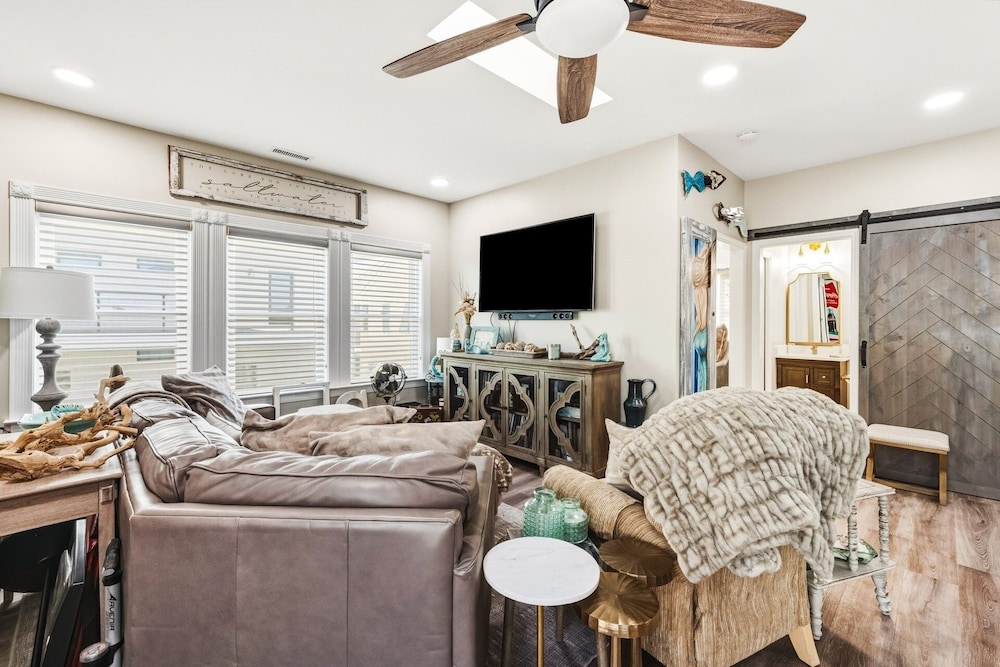 Santorelli's Seaside Serenety 4 Bedroom Home