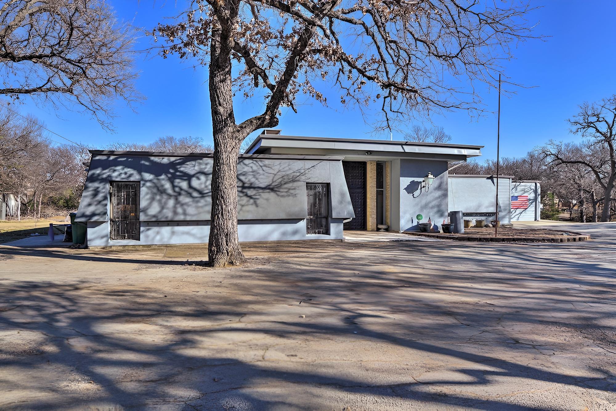 Lewisville Ranch House for Rent on 5 Acres! view 2