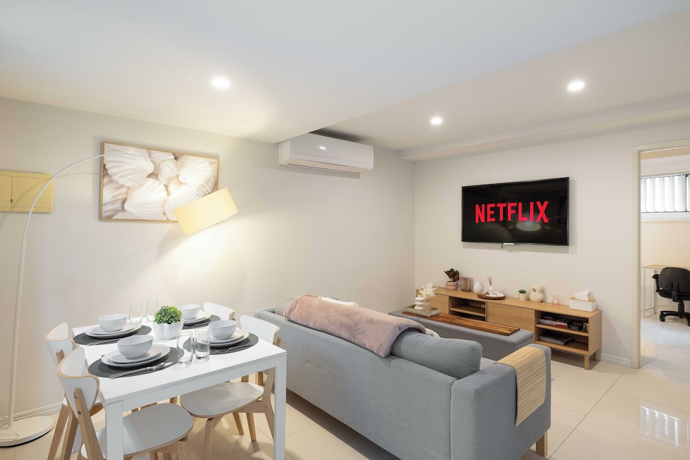 Smart Suites Self Check-in Apartments - 144 Dixon